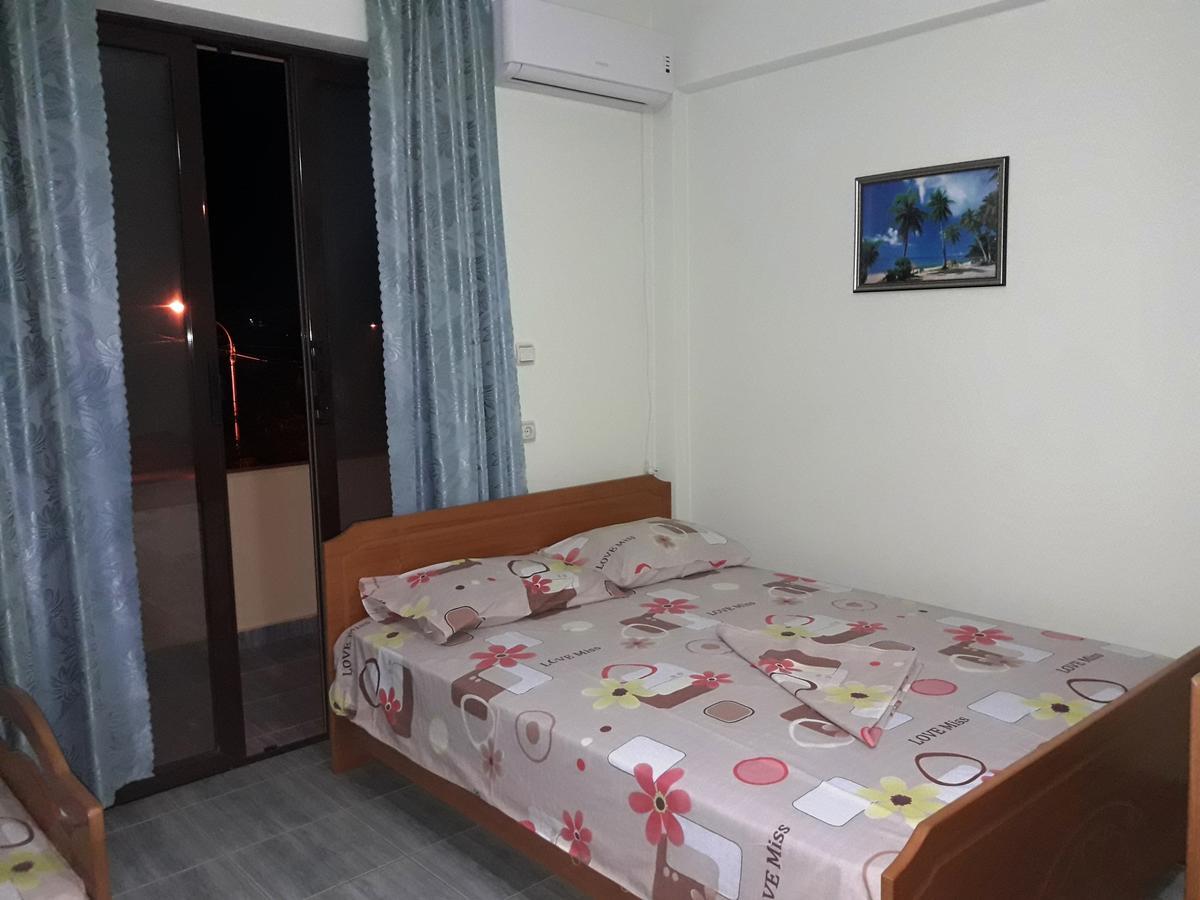 Tani'S Guesthouse Ксаміл Екстер'єр фото